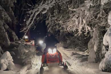 Da Cracovia: Giro notturno in motoslitta a Zakopane, falò,