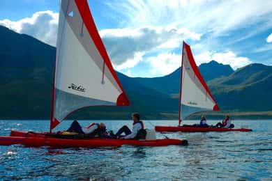 حصريًا، سوماروي: رحلة نصف يومية بصحبة مرشدين في قوارب الكاياك الشراعية من هوبي