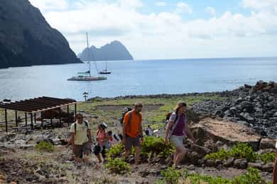 Dagtrip met catamaran naar de Desertas Eilanden vanuit Funchal