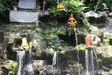 jatiluwih:putificationceremony with holy water
