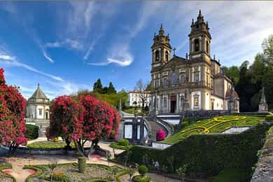 From Porto: Braga and Guimarães Day Trip with Lunch