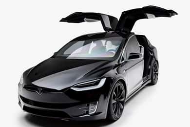Luxury Transfer in Tesla Model X : Airport Porto - Porto
