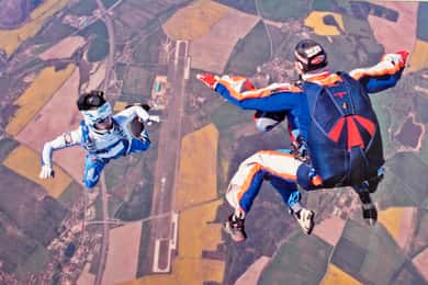 Prag'da Tandem Skydiving Macerası