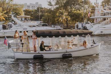 Miami: Lyxig e-båtskryssning med vin- och charkuteribord
