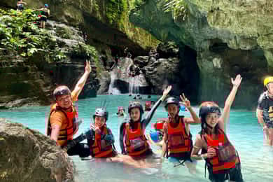 Cebu: nada com tubarões-baleia e faz canyoning nas cataratas de Kawasan