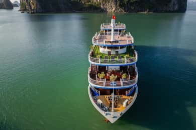 Hanoj: 2-dňová luxusná plavba v zálive Bai Tu Long, jaskyňa a kajakovanie