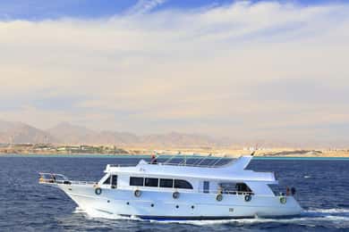 Sharm El-Sheikh Submarine: Boat Cruise & Diving Adventure