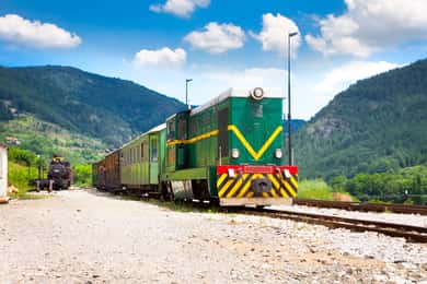 Fahrt mit der Sargan-Acht-Eisenbahn und Berg Tara
