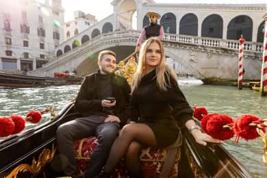 Venice: Private Photoshoot In Gondola