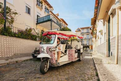 Lisboa: Tuk Tuk-tur med mat- og vinsmaking i 4 timer