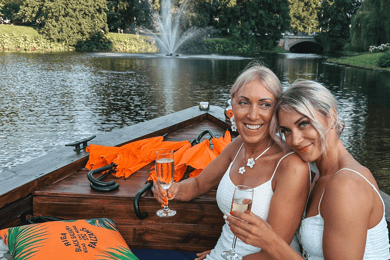 Riga: Sightseeing Cruise mit Begrüßungsgetränk und Audioguide