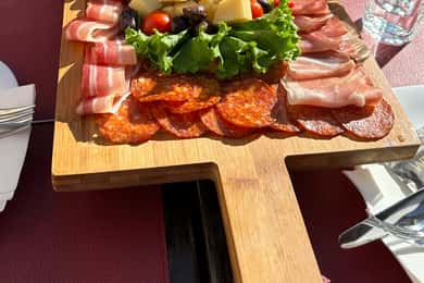 プライベート・スピードボートでコトル湾をガイド、お食事とワイン付き