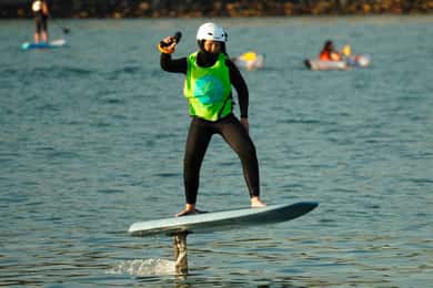 Edinburgh: Flyga över vatten på en elektrisk hydrofoil-surfbräda