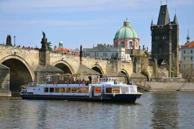 Prag: 2-timmars lunchkryssning på floden Vltava