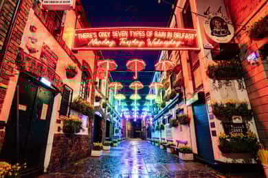 Belfast: Tour and Tipple with Titanic Museum
