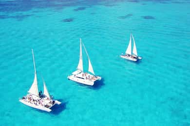 Isla Mujeres Full–Day Sailing Trip with Lunch and Open Bar