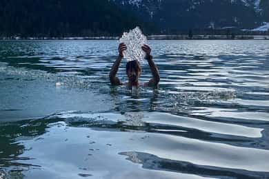 Verlasse deine Komfortzone: Eisbaden im Bergsee