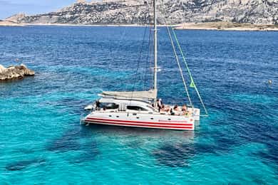 Marseille: Calanques Catamaran Cruise, Picnic, & Swimming