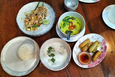 Chiang Mai: Clase de cocina con visita al mercado y recogida