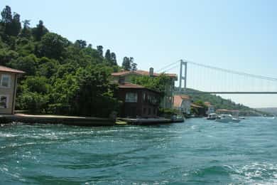Istanbul: Bosphorus Sightseeing Boat Tour with Guide