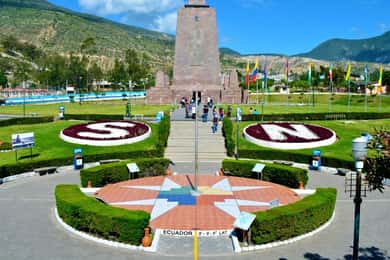 Quito: Mitad del Mundo Tour and Panecillo
