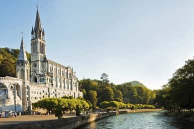 Lourdes: Private Guided Tour in the Sanctuary