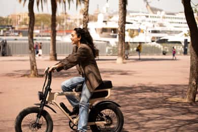 Preisgekrönter Elektro-Fatbike-Verleih in Barcelona (4 Stunden)