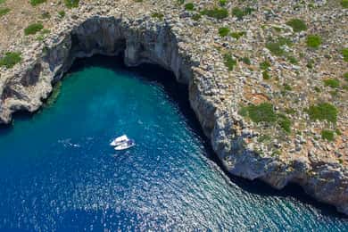 Chania: Boat Trip with Guided Snorkeling & Stand-Up Paddling