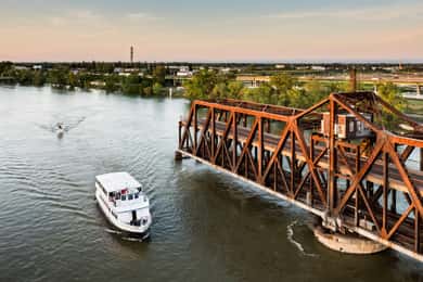 Sacramento: City Cruises River Cruise with History Guide