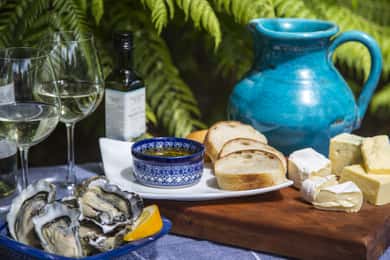 Waiheke Island Gourmet Food and Wine Tour with Platter Lunch