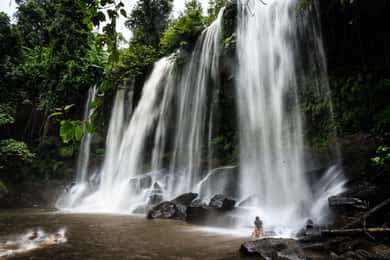 Siem Reap : Visite de la cascade de Kulen et des 1000 Lingas avec déjeuner