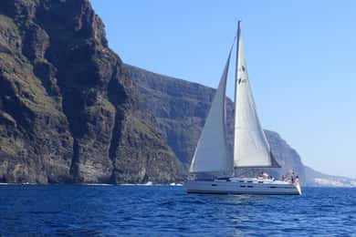 Tenerife: Crociera per avvistare le balene di Los Gigantes in barca a vela