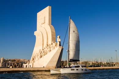 Lisbonne : Tour en bateau des monuments | Catamaran avec café de bienvenue