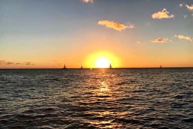Oahu: Waikiki Glass Bottom Boat Sunset Cruise