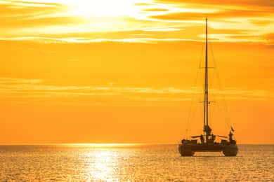 Oahu: West Oahu Sunset Cruise with Cocktails and Appetizers