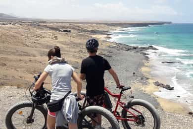 Caleta de Fuste/Corralejo: Excursión guiada en bicicleta eléctrica y excursión al cráter
