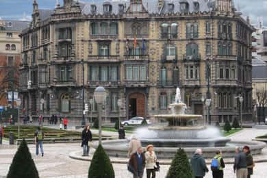 Bilbao: Historical and Architectural Walking Tour