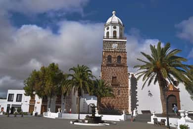 Teguise: Markt und Tour der Stiftung César Manrique