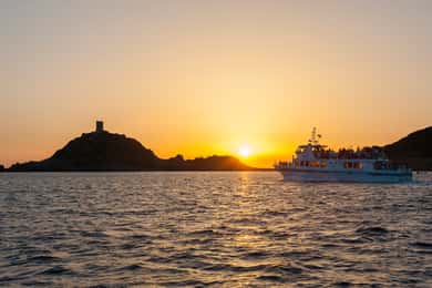 Ajaccio/Porticcio: Sanguinaires Sunset Cruise & Weinprobe