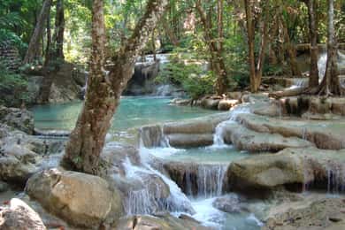 Bangkok: Tour di 2 giorni del fiume Kwai e del Parco Nazionale di Erawan