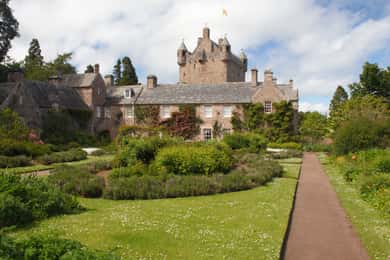 Invergordon: Inverness, Cawdor Castle & Highland Whisky Tour
