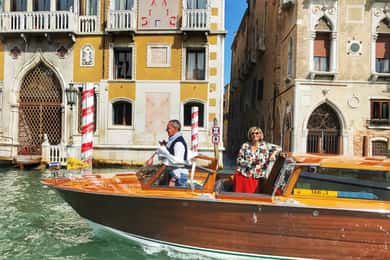 Veneza: Transfer privado da estação de comboios em táxi aquático