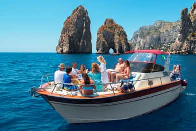 Capri: tour in barca di un giorno intero per piccoli gruppi