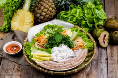 Hoi An: Kveldstur med 7 smaksprøver og båttur