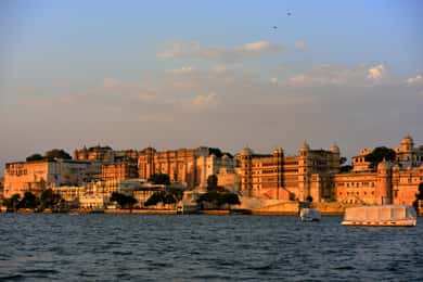 Udaipur: Full Day Private City Tour with Optional Boat Ride