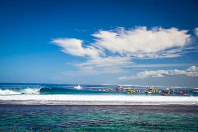 Teahupo’o : First row Tahiti Pro taxi boat Tour