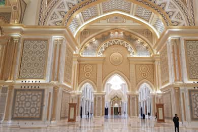 De Dubai: Excursão de um dia a Abu Dhabi com Qasr al Watan