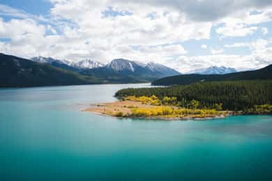 Canadian Rockies: Helicopter Flight with Exploration Hike