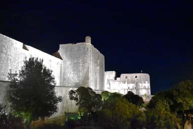 Excursão a pé a Dubrovnik à noite