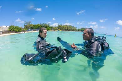 Blå bukten: LÄR DIG DYKA I DAG med CORAL DIVING Team